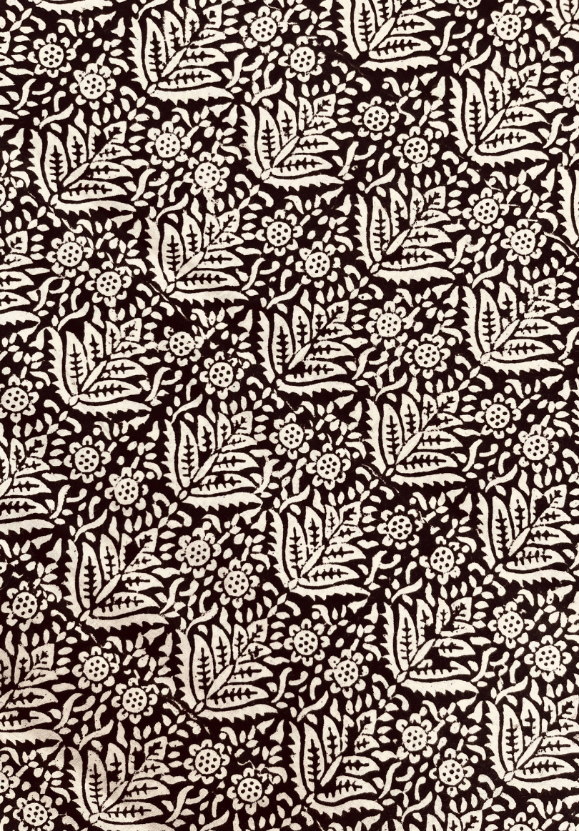 Vintage-Inspired Floral Textile – Intricate Nature Motif