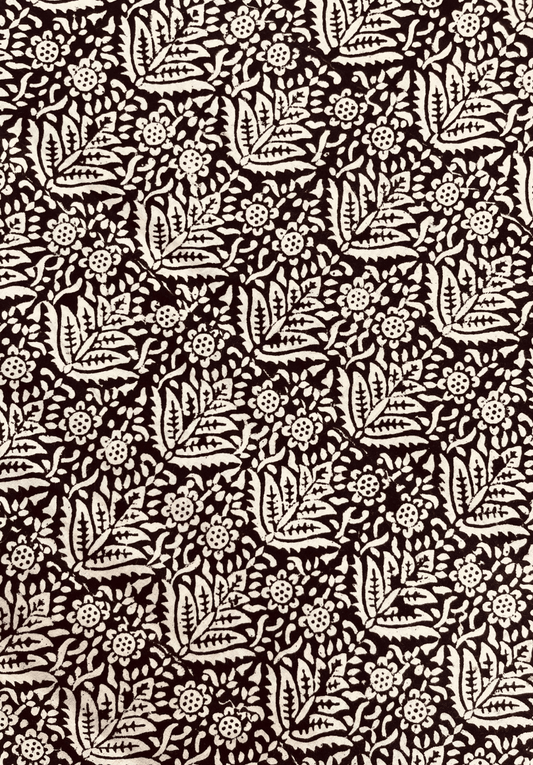 Vintage-Inspired Floral Textile – Intricate Nature Motif